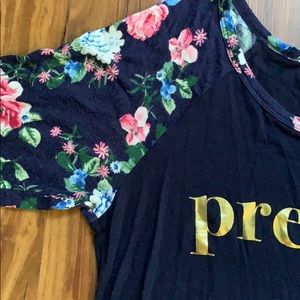 Tops - Maternity Graphic Tee - Floral Preggers Tops - Maternity Graphic Tee - Floral Preggers